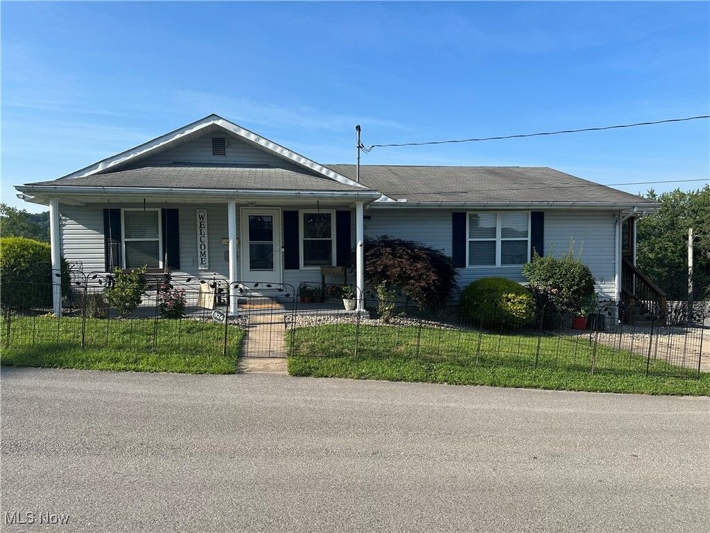 Property Photo: 924 West High Street WV 26362