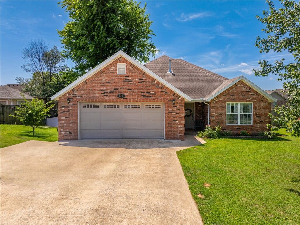 Property Photo: 813 Grant Avenue AR 72753