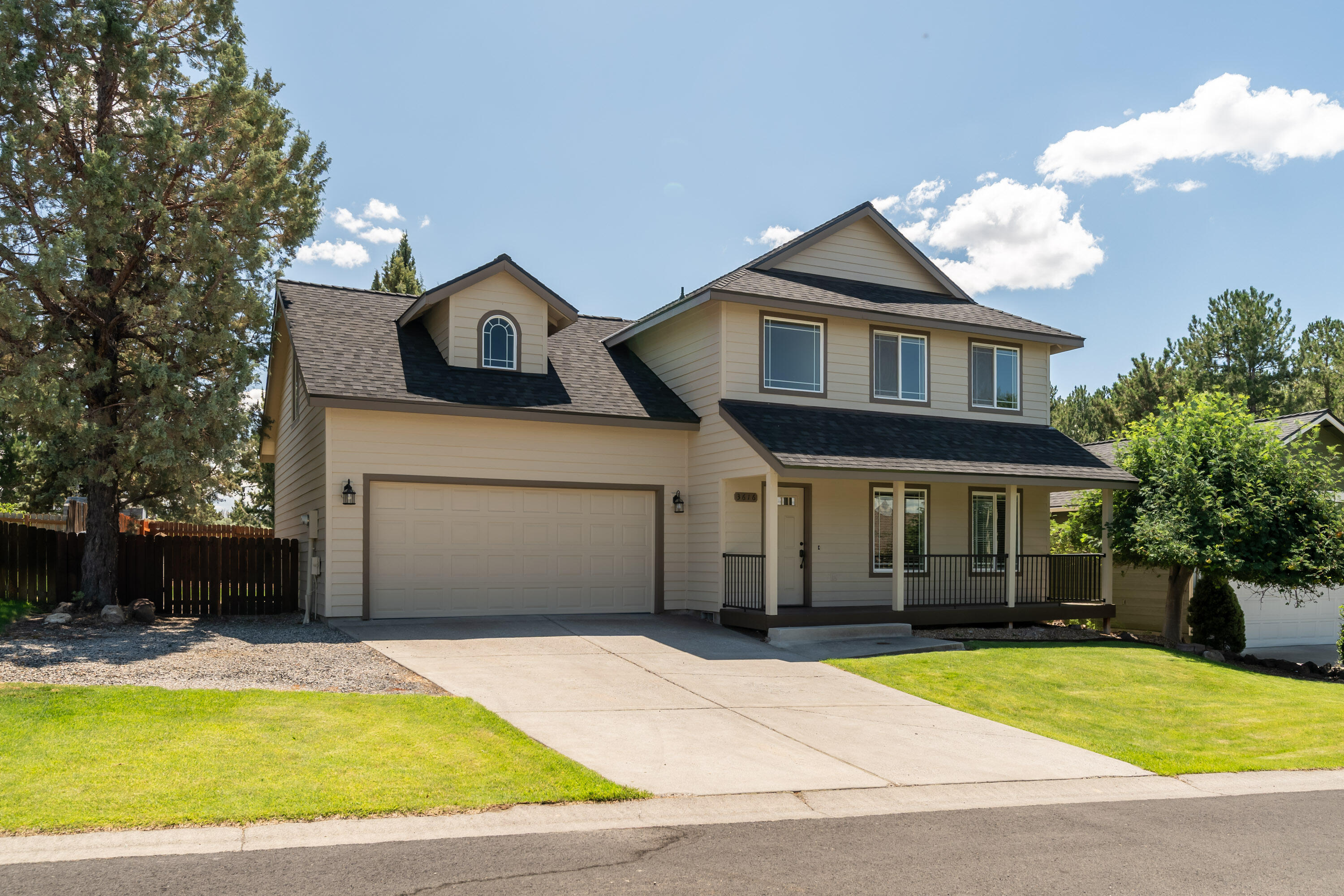 Property Photo:  3616 SW Hillcrest Drive  OR 97756 