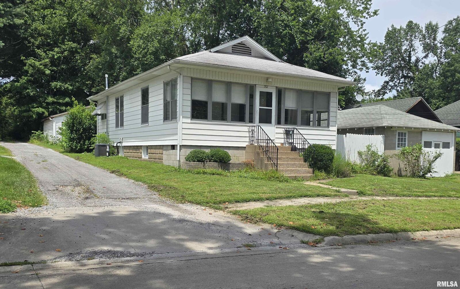Property Photo: 502 W Chestnut Street IL 62901