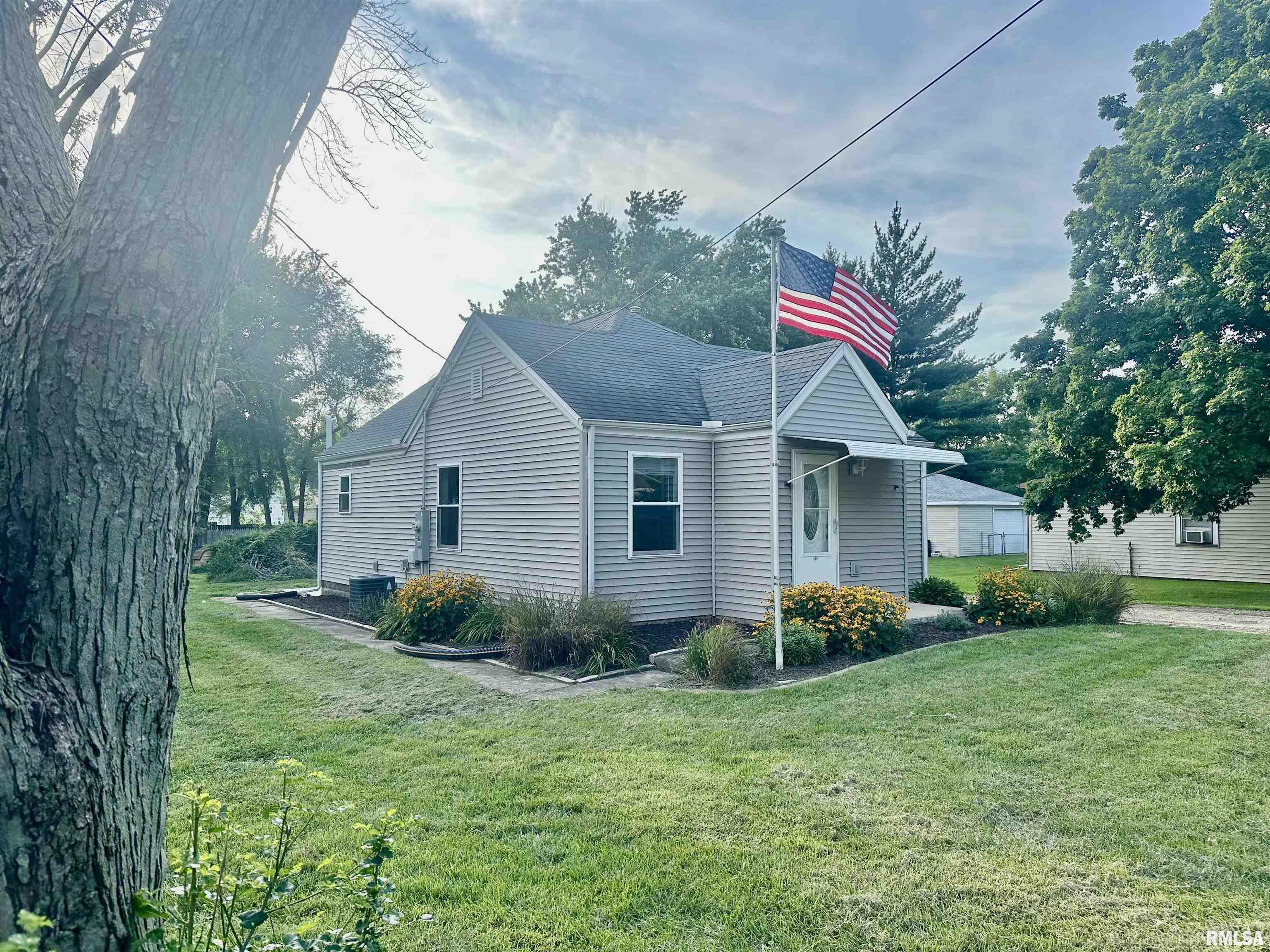 Property Photo: 209 Esser Street IL 61571