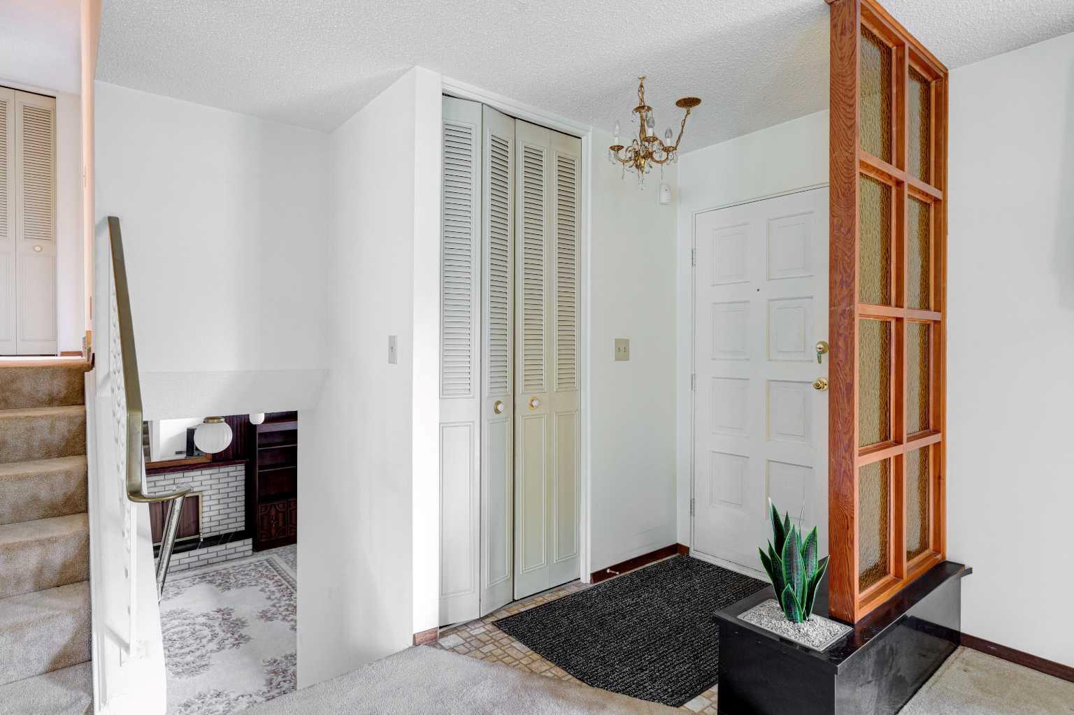 Property Photo: 4015 Varmoor Road NW AB T3A 0B1