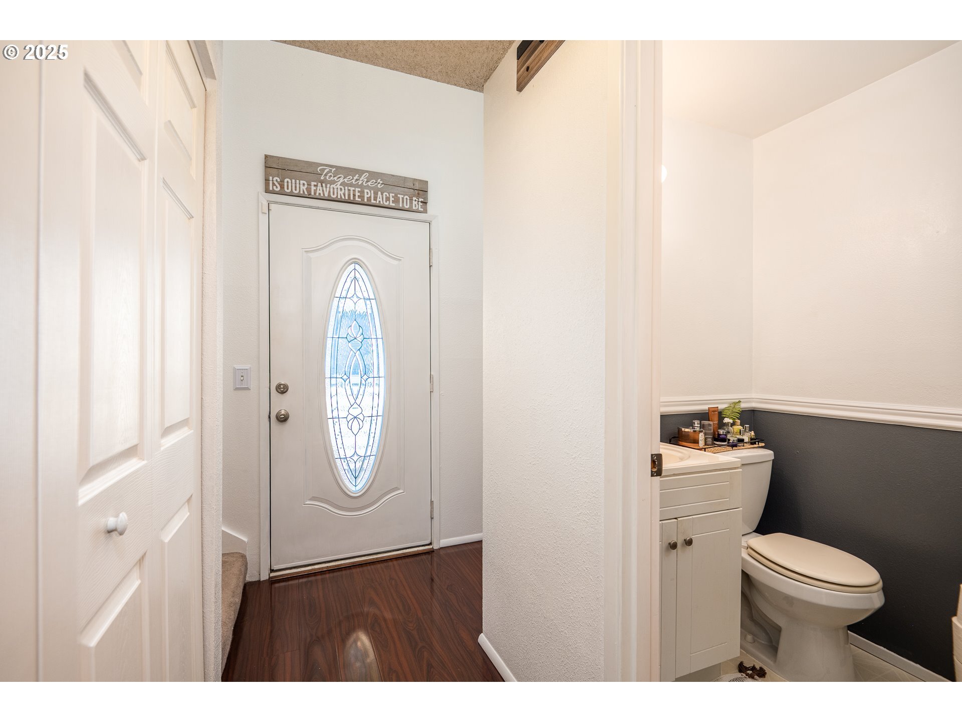 Property Photo: 361 NE Village Squire Ave OR 97030