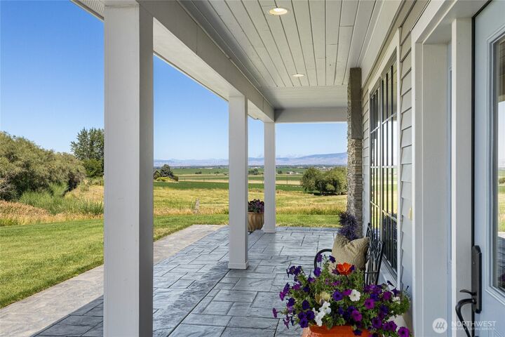 Property Photo: 931 Orchard Road WA 98926
