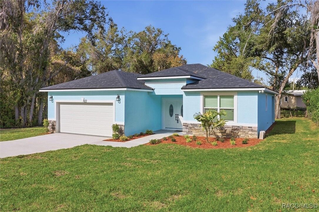 Property Photo:  822 Poplar Street  FL 34452 