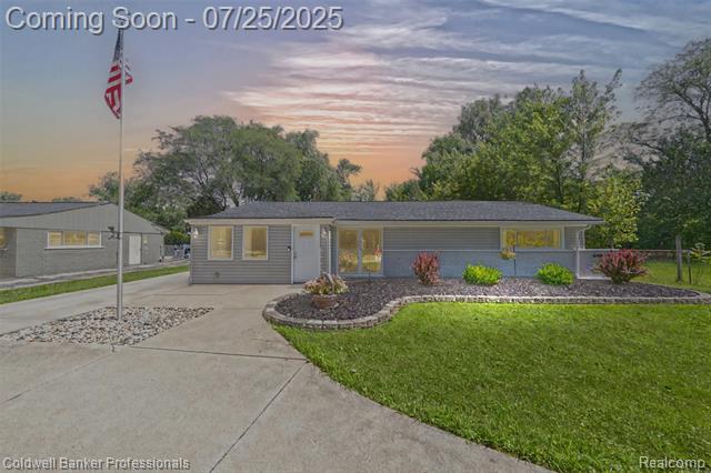 Property Photo:  2602 Penna Drive  MI 48324 