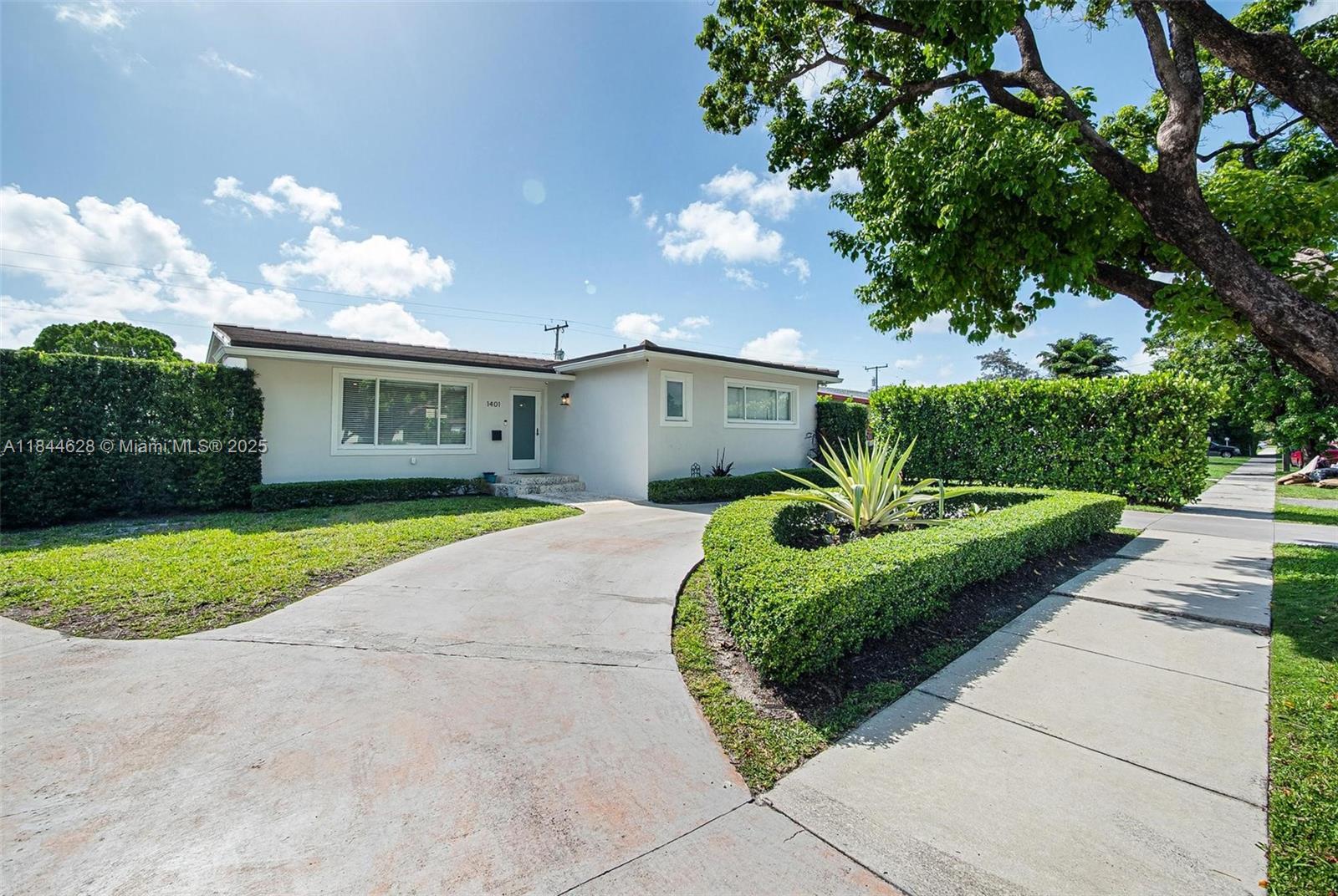 Property Photo: 1401 SW 82nd Ct FL 33144