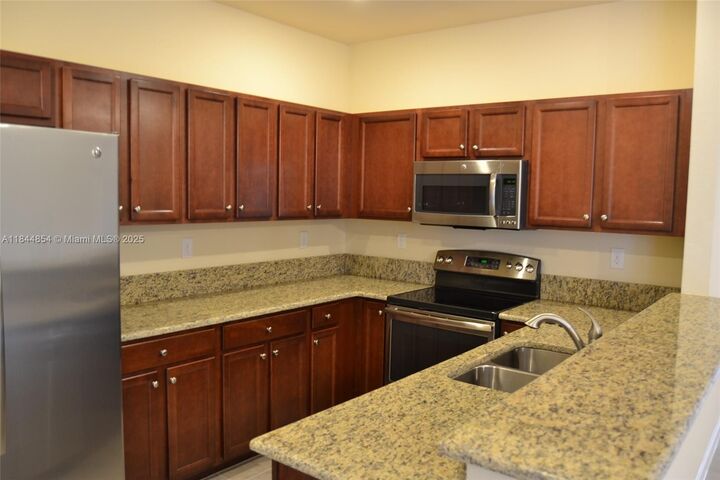 Property Photo: 9321 SW 171st Ave 9321 FL 33196