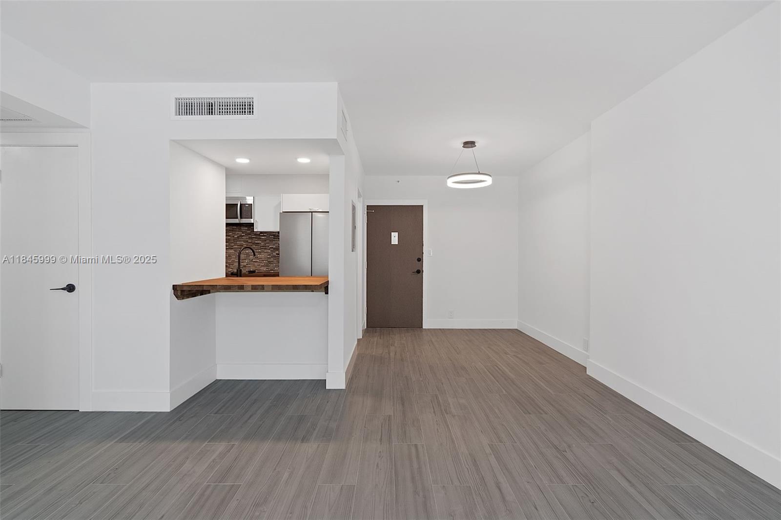 Property Photo: 1200 West Ave 521 FL 33139