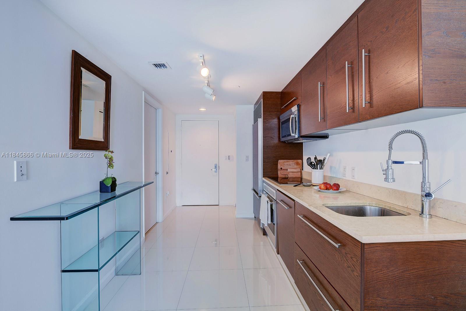 Property Photo:  465 Brickell Ave 904  FL 33131 