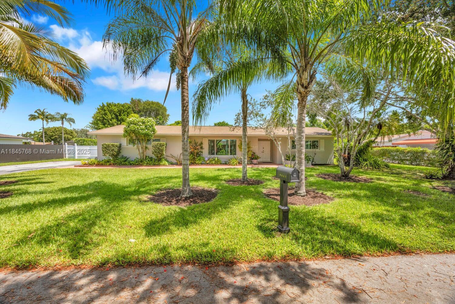 9841 SW 122nd St  Miami FL 33176 photo
