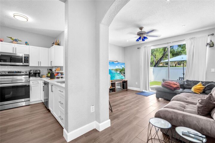 17013 SW 38th St  Miramar FL 33027 photo