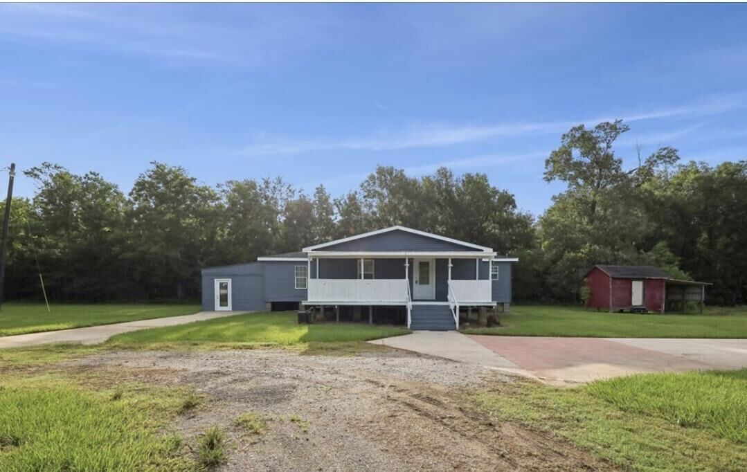 Property Photo:  610 Pollard St  TX 77703 