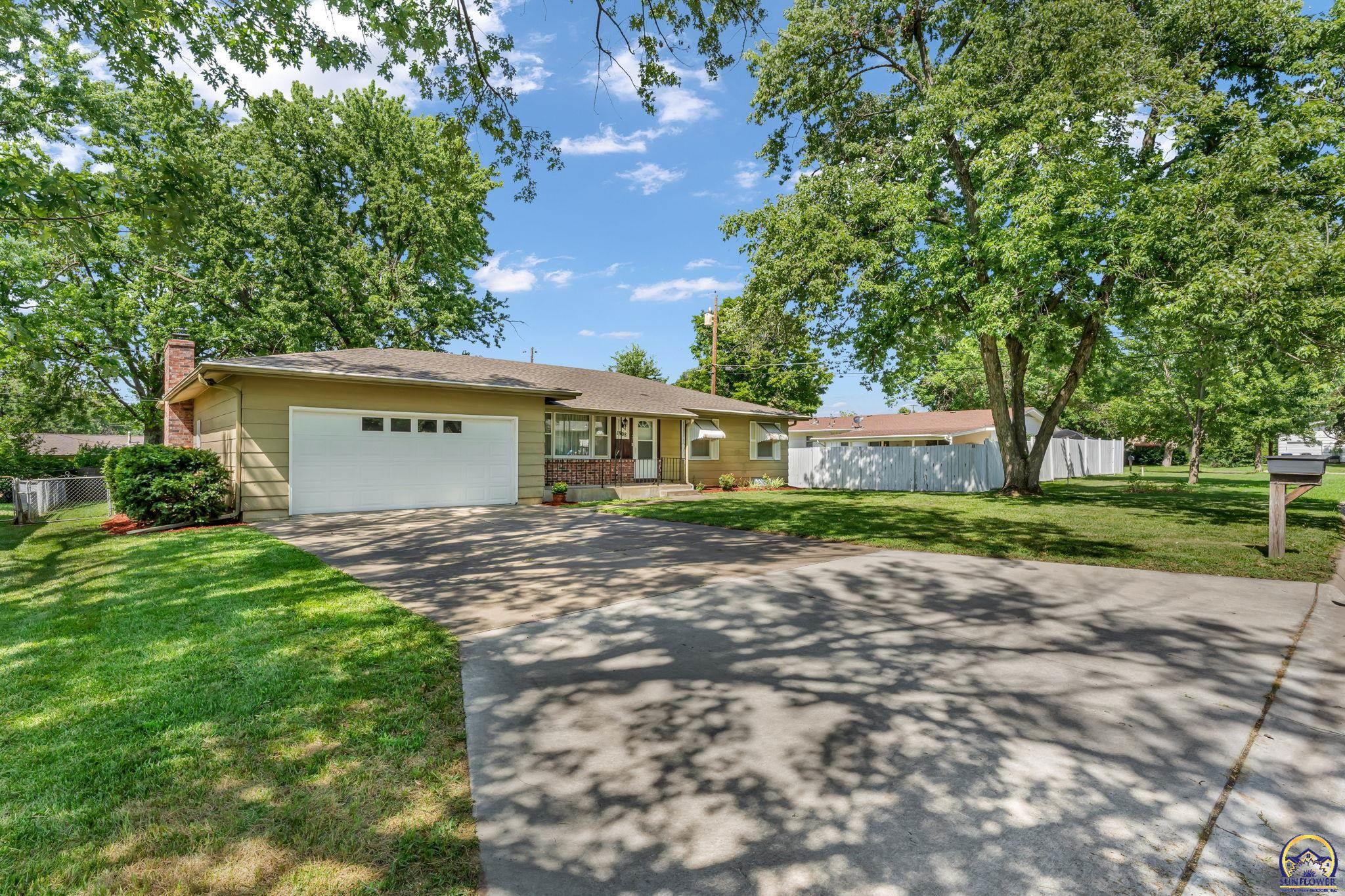 Property Photo: 1808 SW 36th Ter KS 66611
