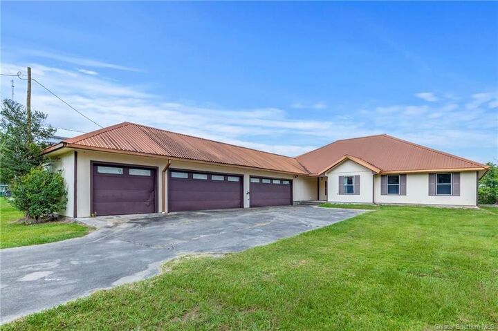 Property Photo: 3701 Davis Road LA 70669