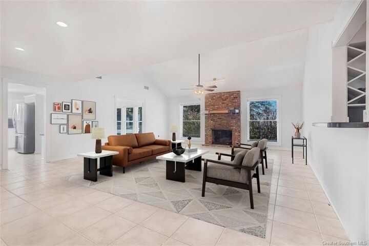 Property Photo: 5027 Fernwood Drive LA 70605