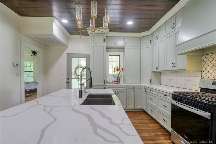 Property Photo:  709 Division Street  LA 70601 