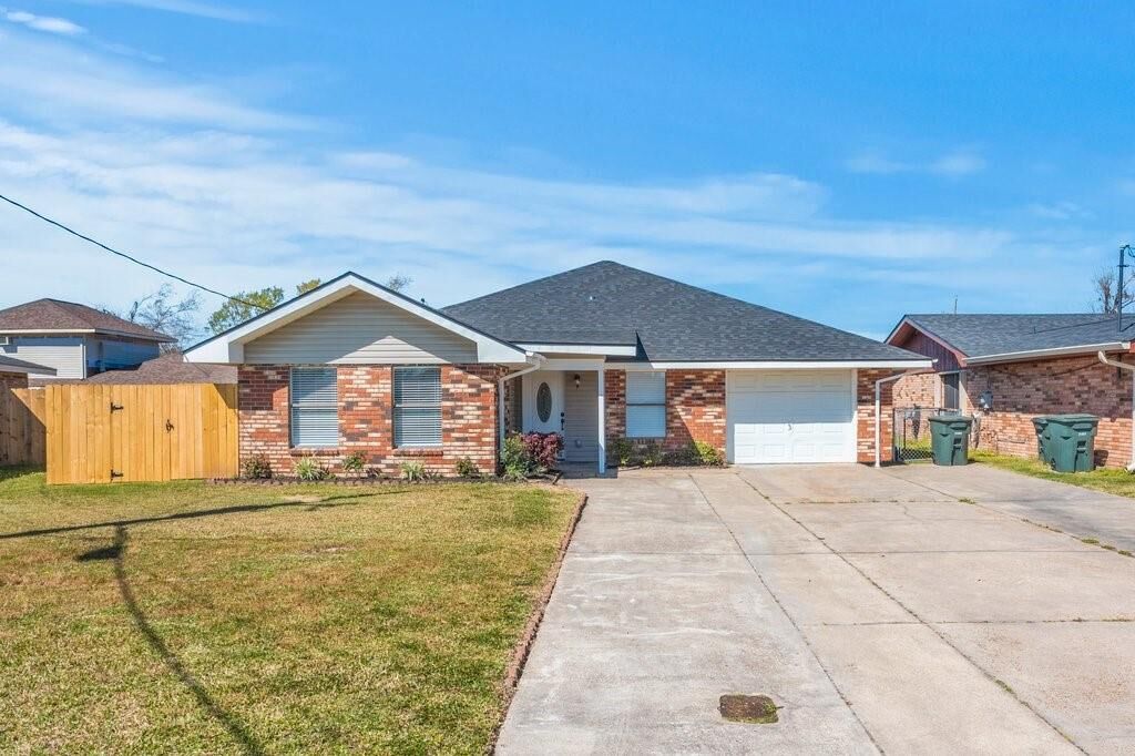 Property Photo:  4040 W Walton Street W  LA 70607 