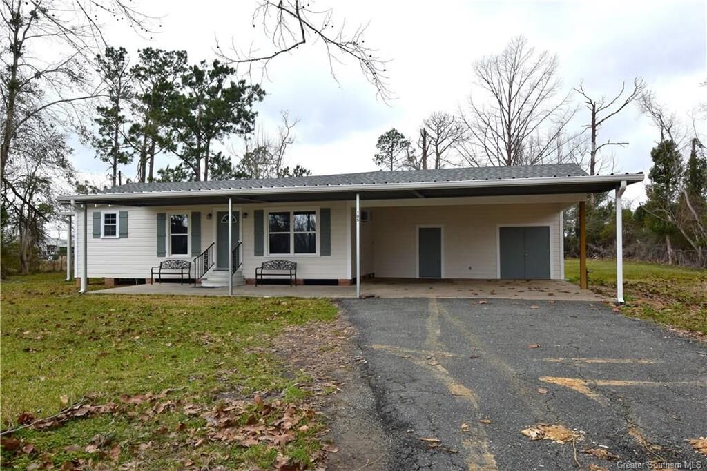 Property Photo: 185 Champagne Circle LA 70611