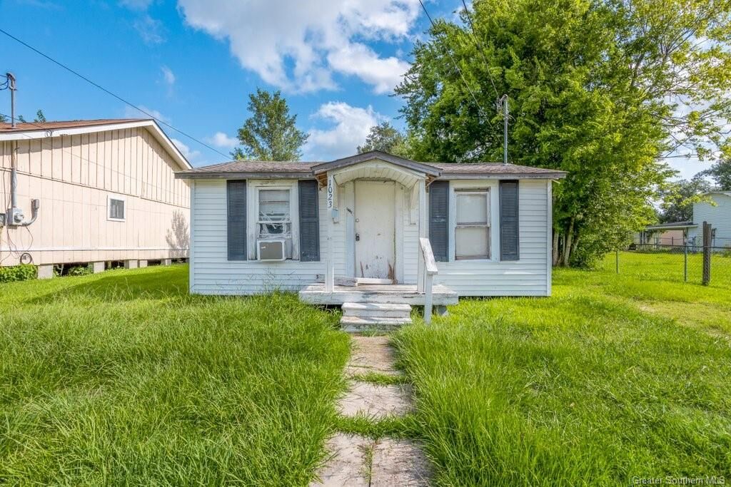 Property Photo:  1023 Alamo Street  LA 70601 