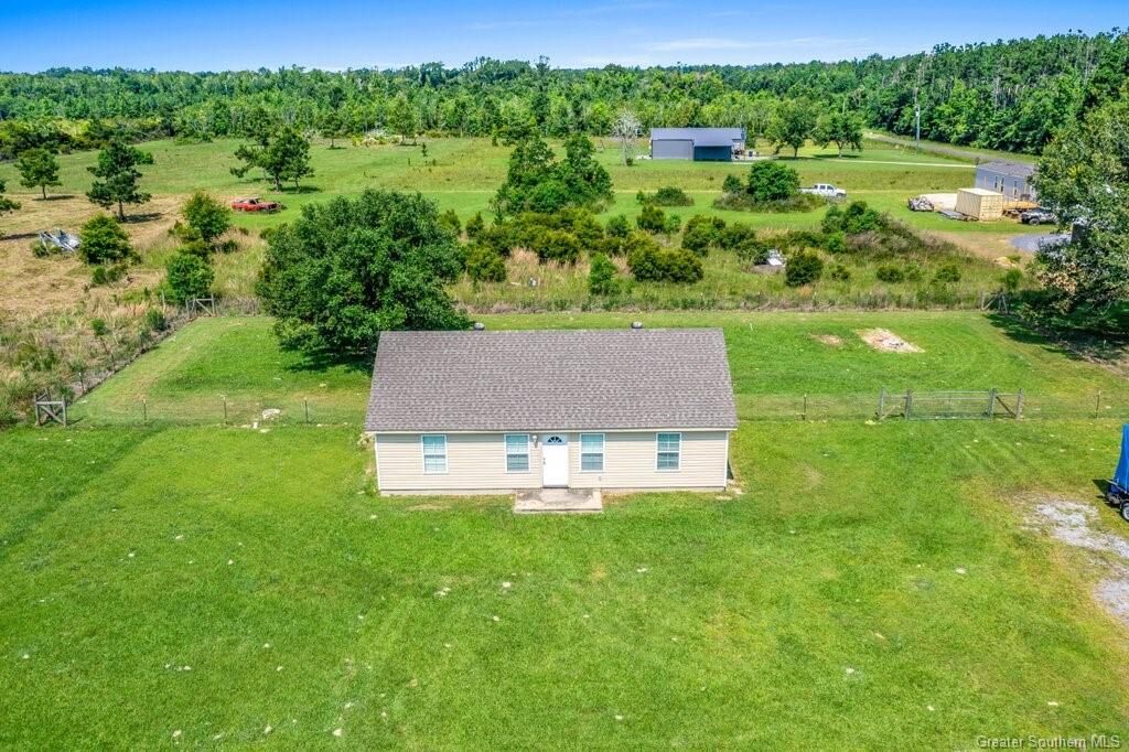 Property Photo: 126 W Gregory Drive W LA 70657