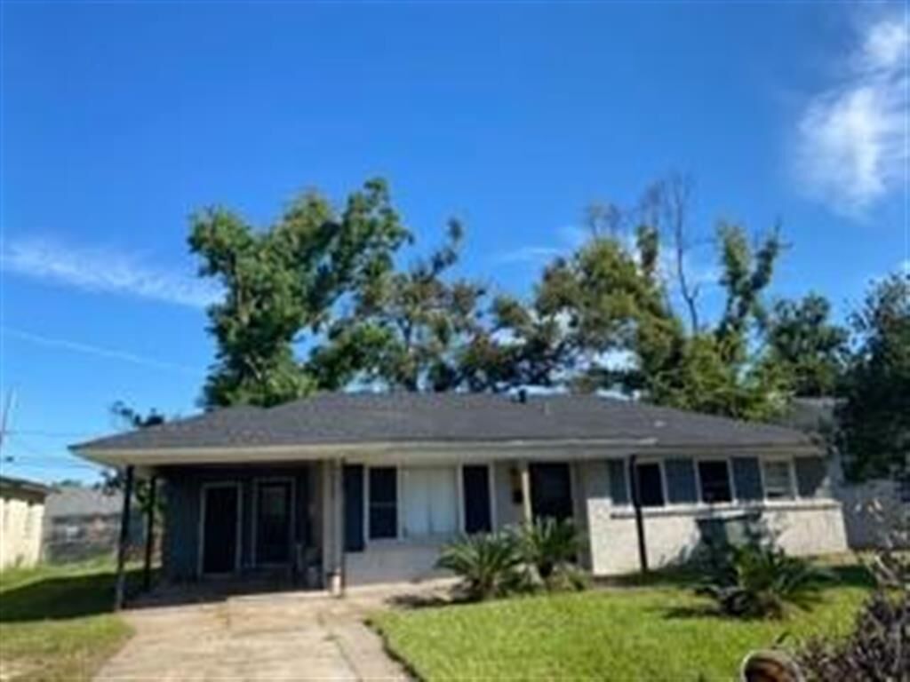 Property Photo: 1523 California Street LA 70607