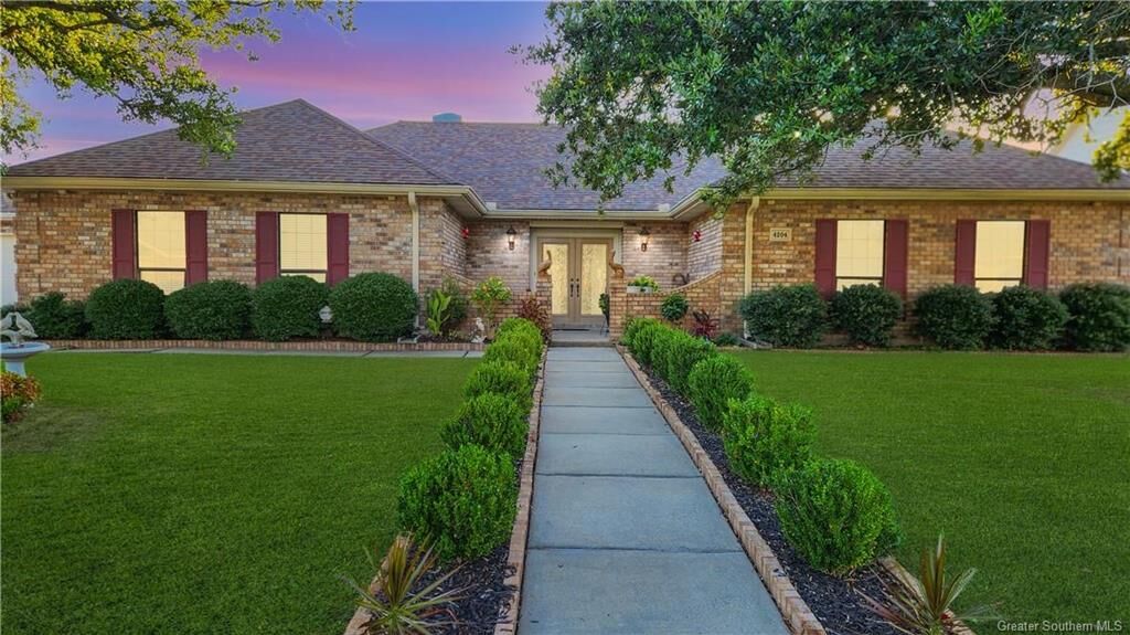 Property Photo:  4204 E Jevon Lane E  LA 70605 