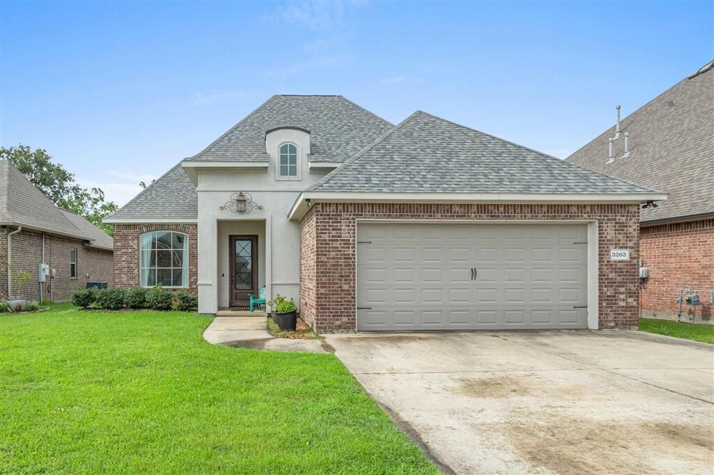 Property Photo: 3263 Fairwood Lane LA 70607