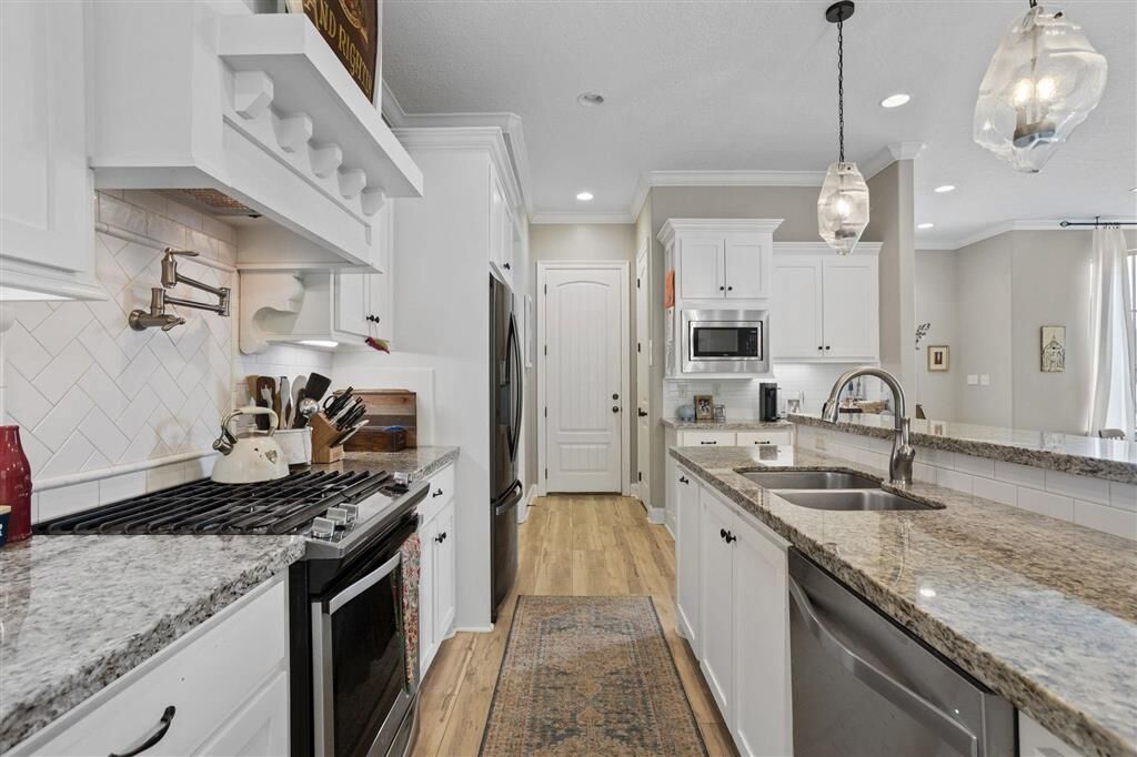 Property Photo: 3263 Fairwood Lane LA 70607