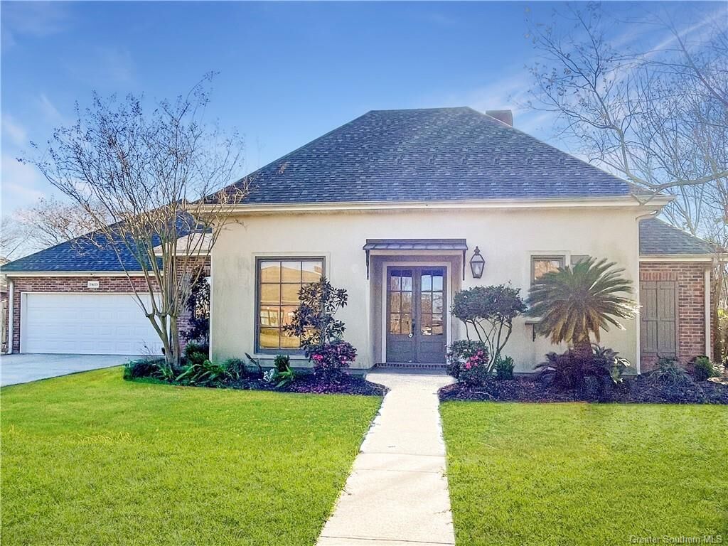 Property Photo: 2433 Vogue Drive LA 70605