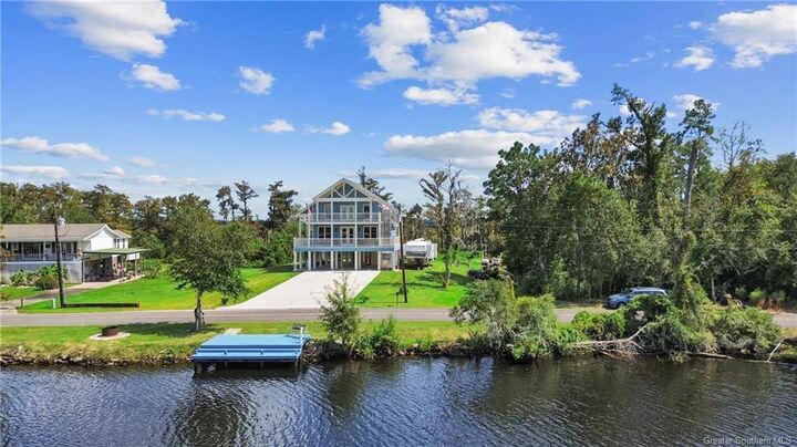 Property Photo: 1258 S Perkins Ferry Road S LA 70611