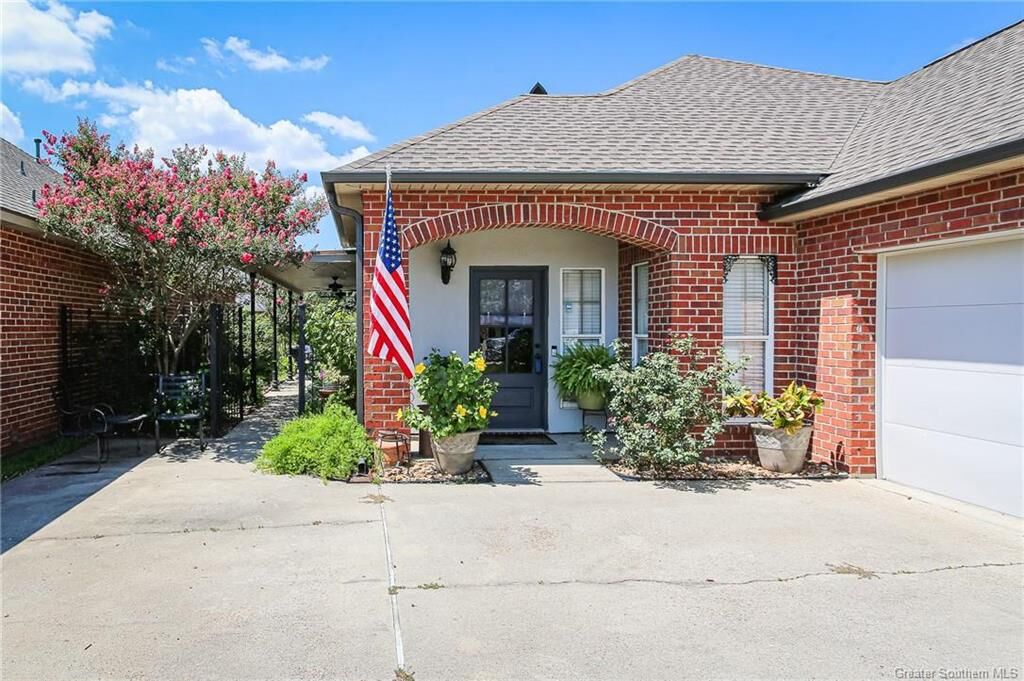 Property Photo: 2828 S Locke Point Drive S LA 70605