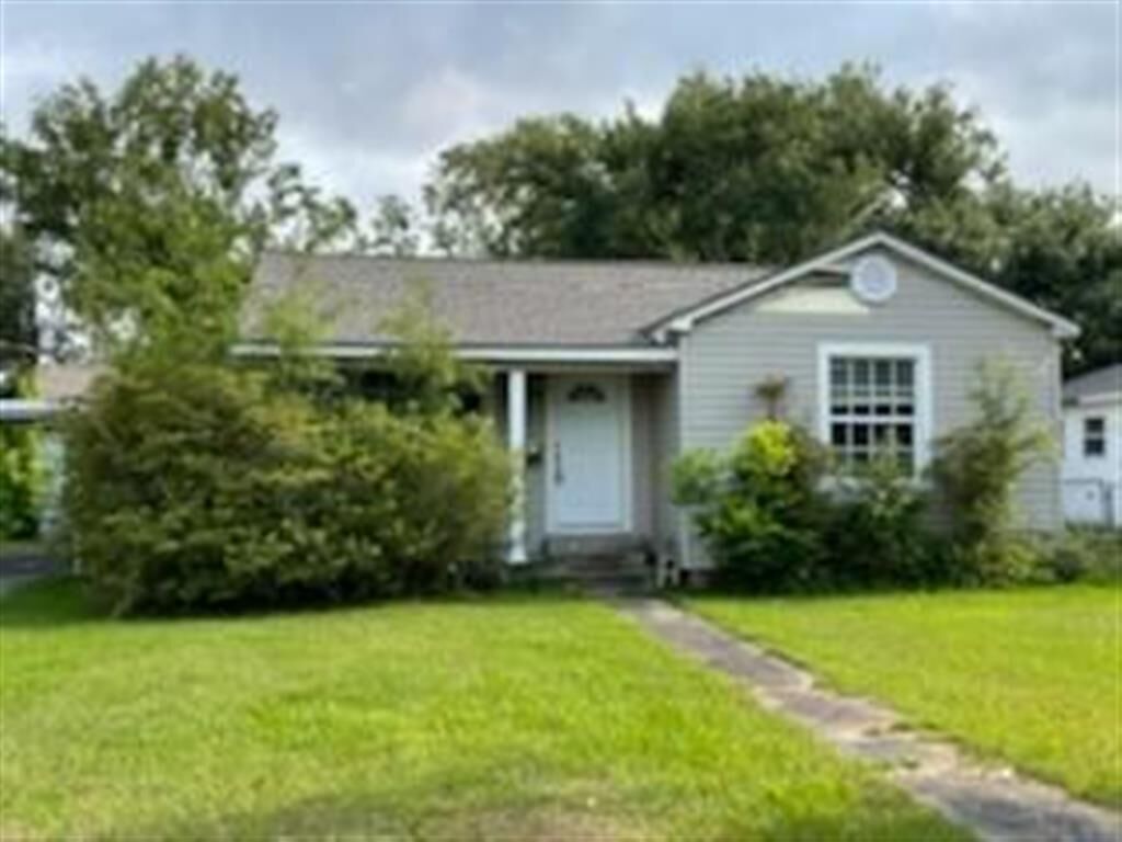 Property Photo: 504 W Claude Street W LA 70605