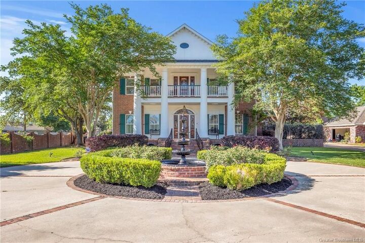 Property Photo: 1301 Charlestown Lane LA 70605