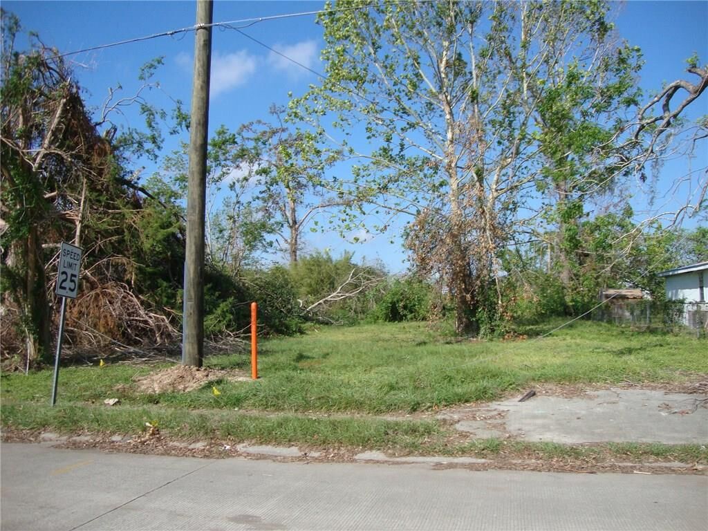 Property Photo:  1609 Graham Street  LA 70601 