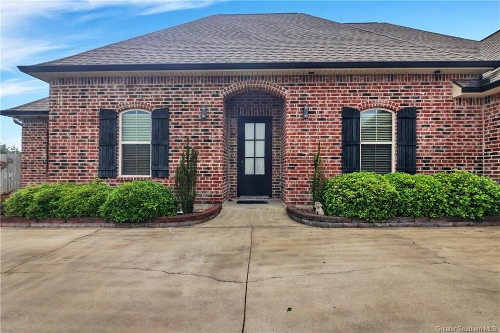 Property Photo: 2418 Gracie Drive LA 70611