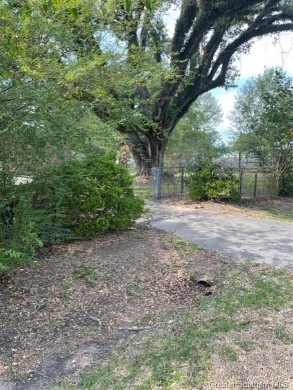 Property Photo: 703 Live Oak Street LA 70663