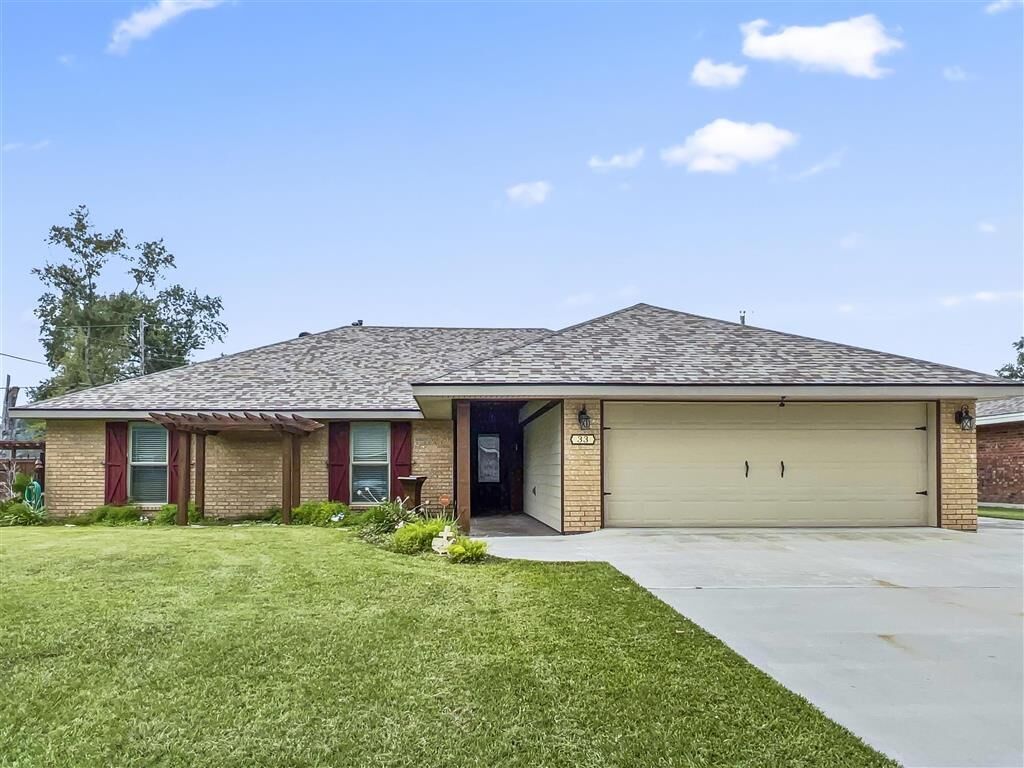 Property Photo:  33 Eucalyptus Street  LA 70663 