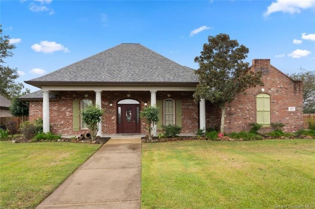 Property Photo: 1021 S Worthington Drive S LA 70605