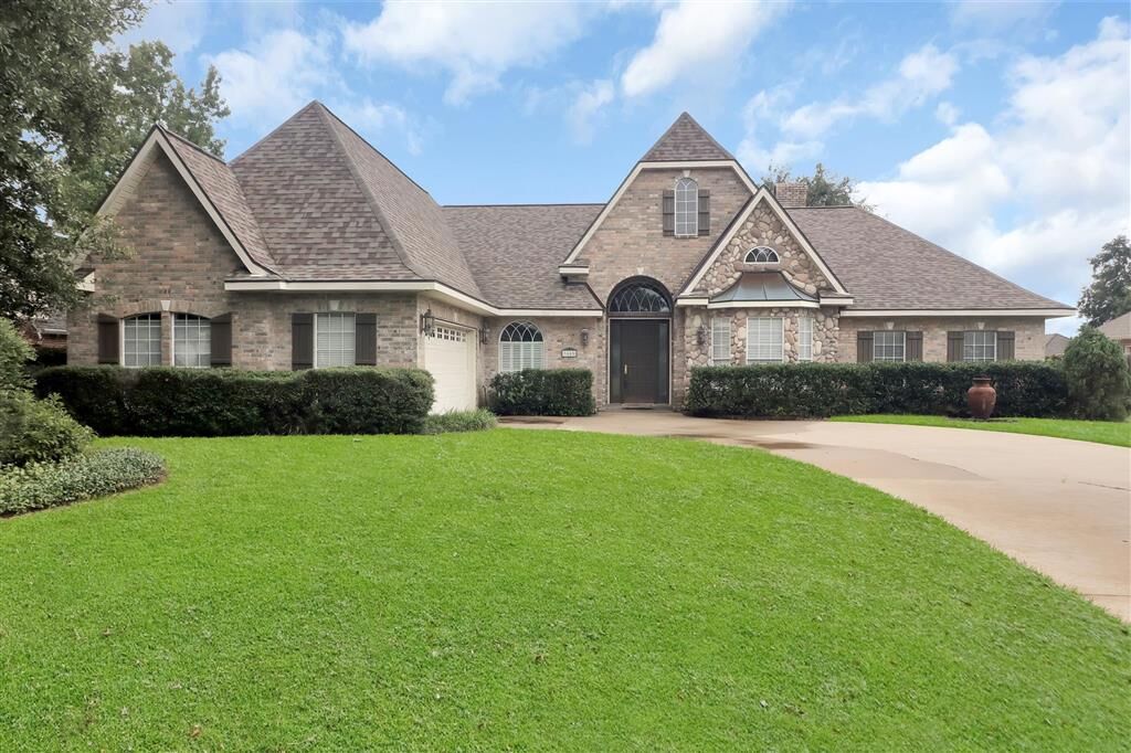 Property Photo: 3805 Inwood Drive LA 70605