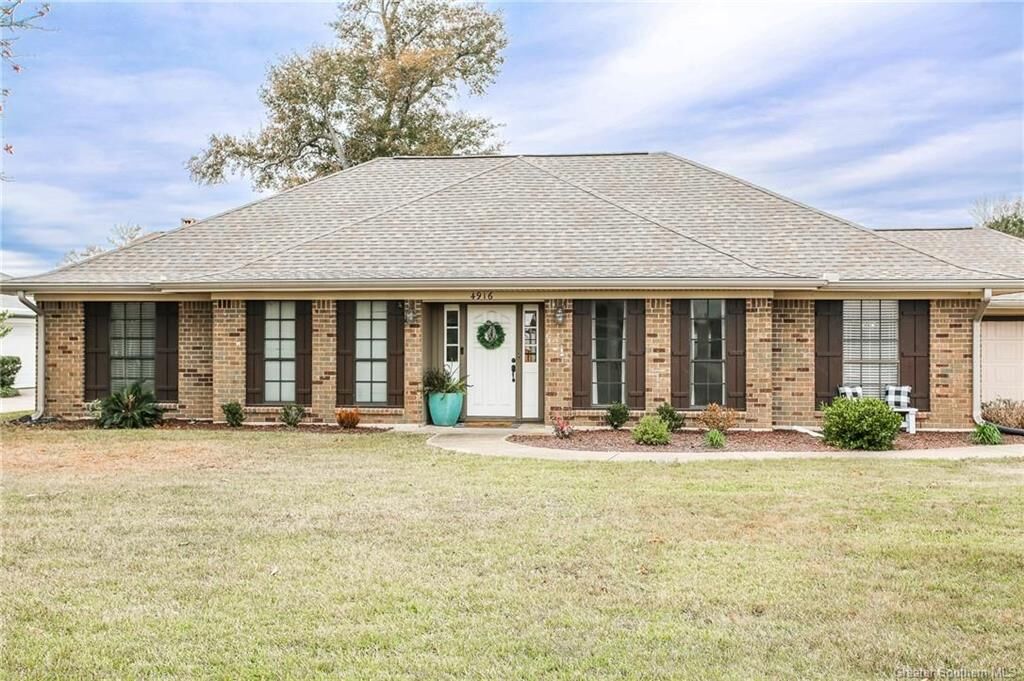 Property Photo: 4916 E St Charles Avenue E LA 70605