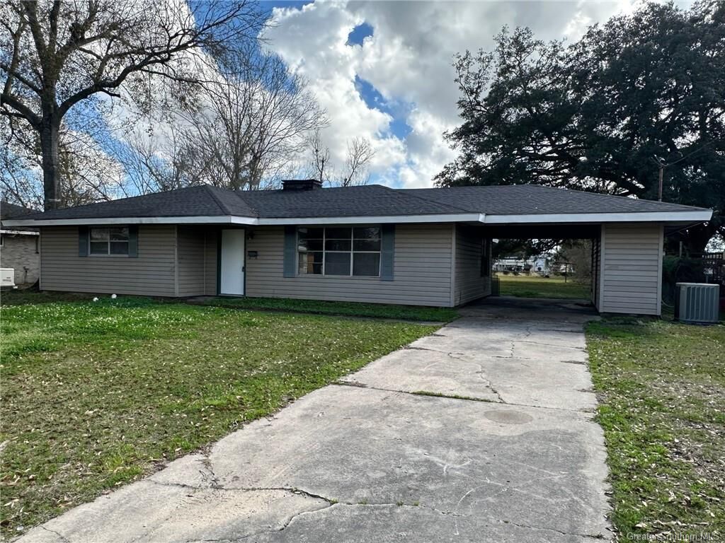 Property Photo:  505 W Oak Lane W  LA 70605 