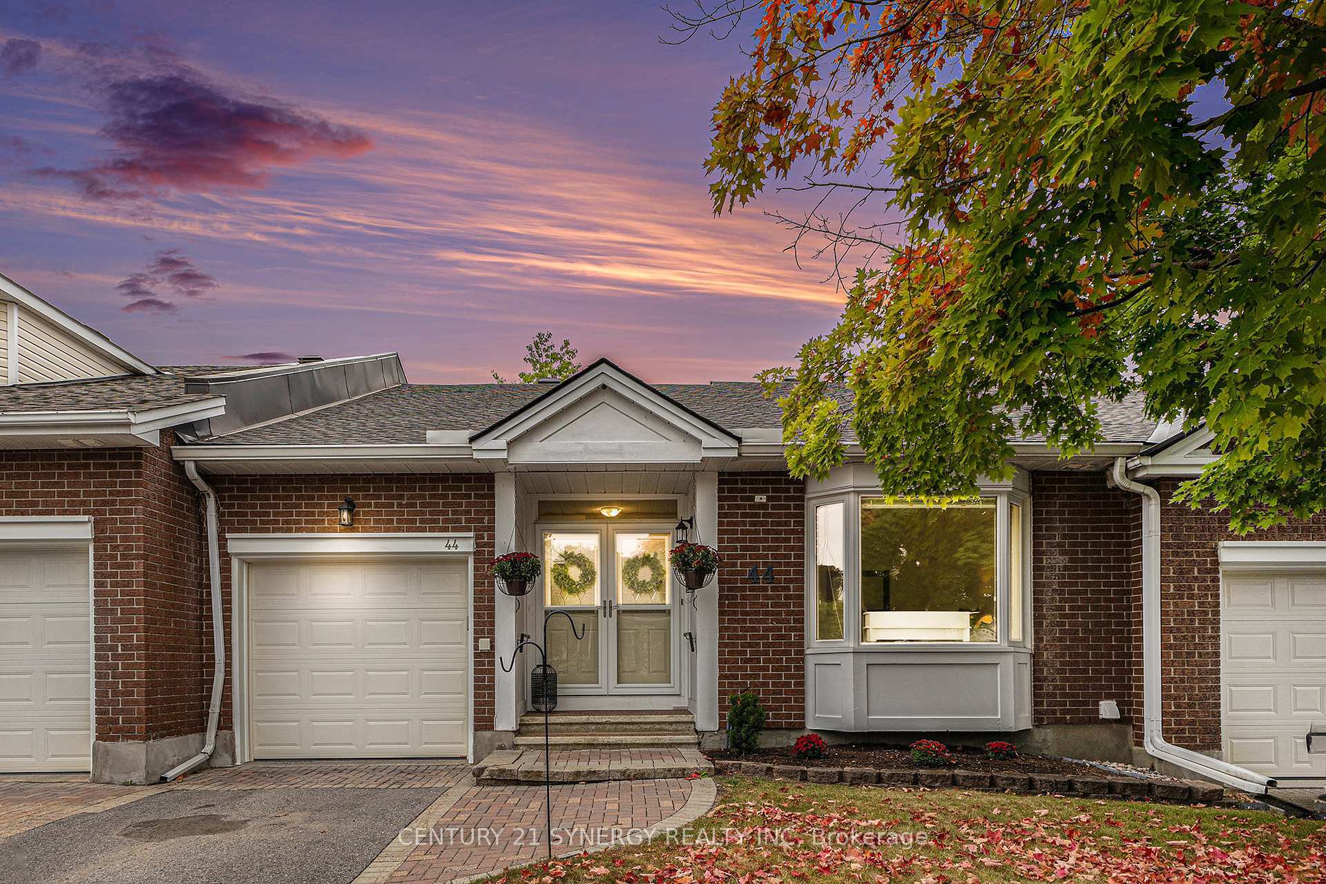Property Photo:  44 Innesbrook Court  ON K2S 1C7 