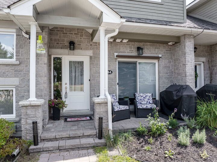 Property Photo: 44 Webb Circle ON K0M 1S0