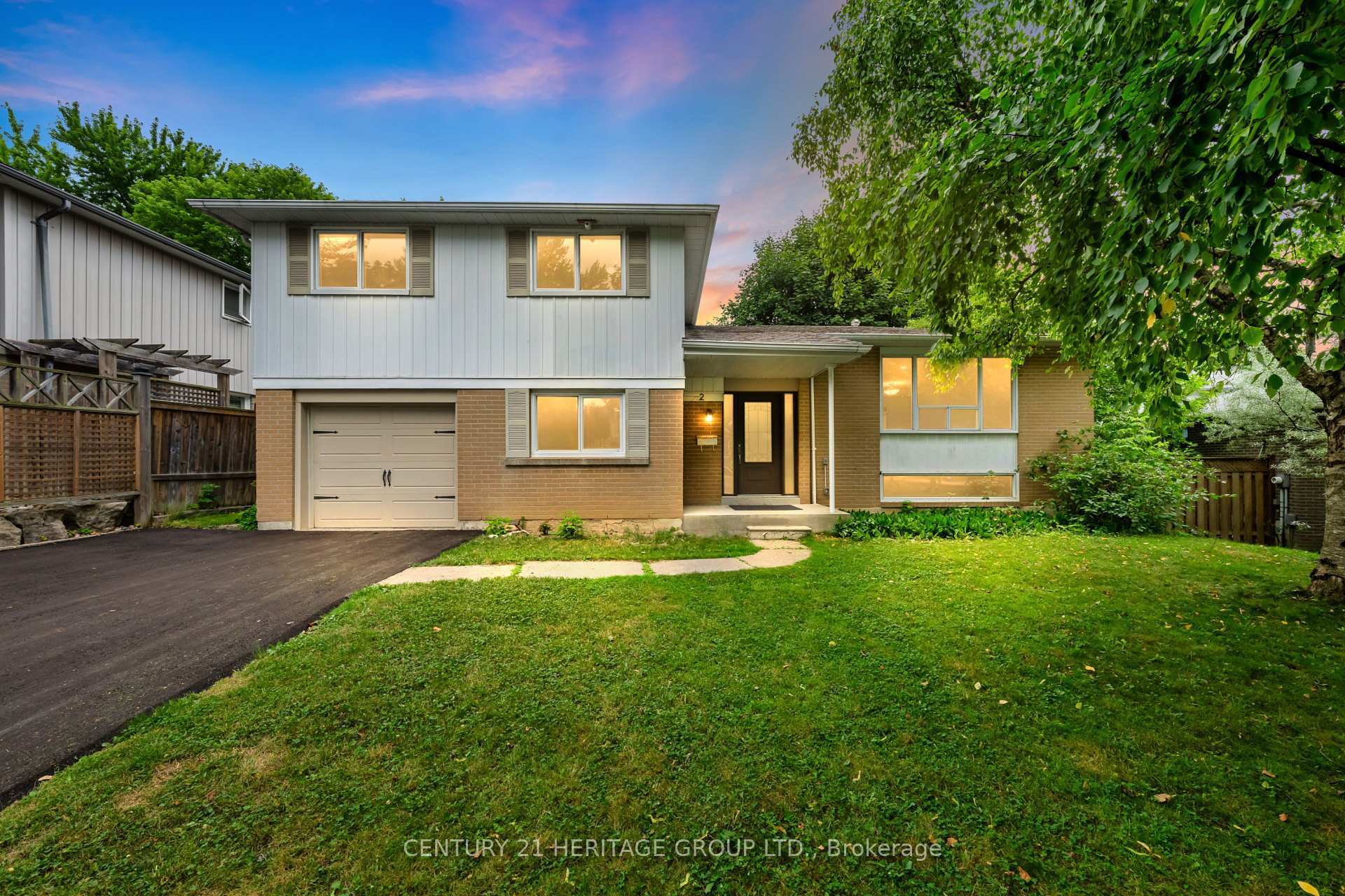 Property Photo:  2 Hill Drive  ON L4G 3A6 