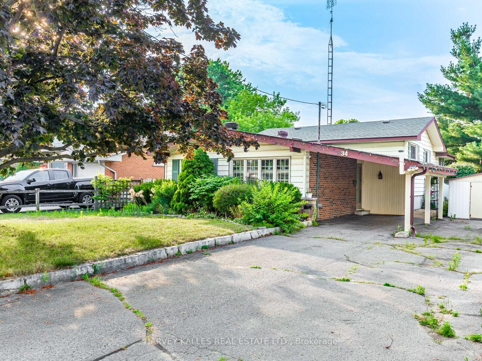 Property Photo:  34 Taunton Road W  ON L1G 3T2 