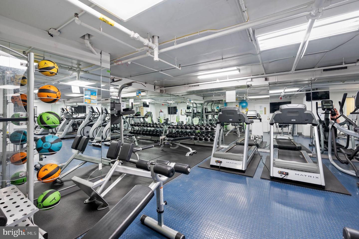 Property Photo:  2101 Chestnut Street 17 1711  PA 19103 