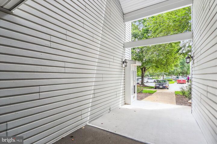 Property Photo: 10007 Vanderbilt Circle 10-6 MD 20850
