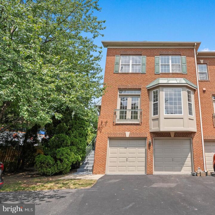 Property Photo:  417 Clayton Lane  VA 22304 