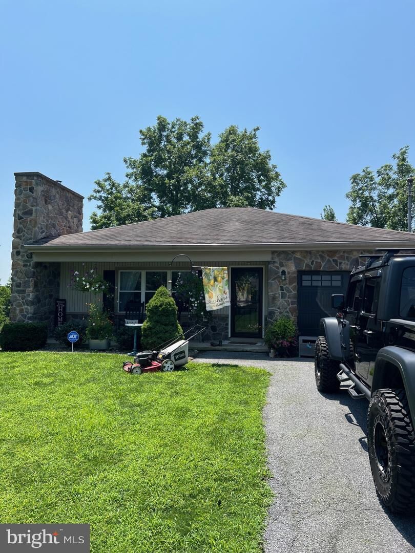 Property Photo: 92 W Main Street PA 17540